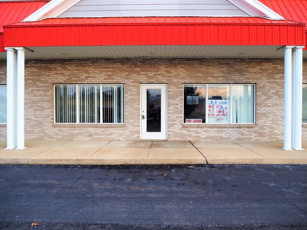 Retail For Lease: 950 Corporate Pkwy, Wentzville, MO 63385